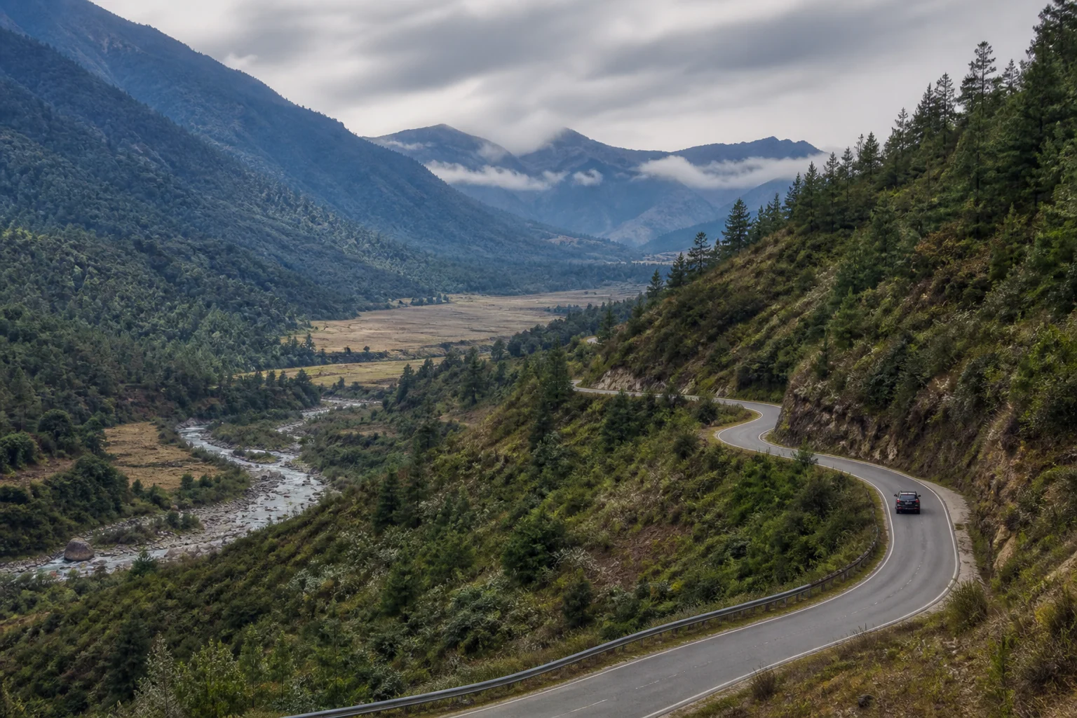 Bhutan Plan daily stages: altitude, travel times and lodge rhythm.