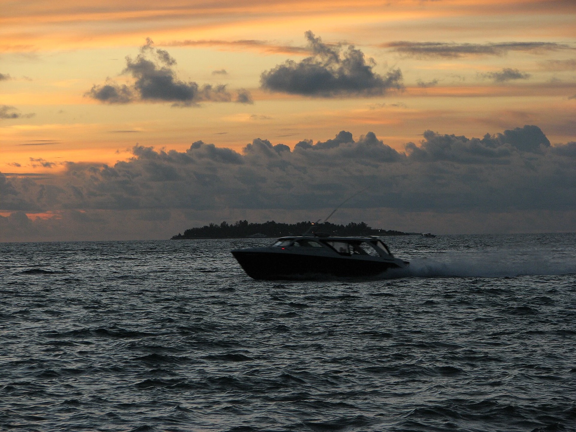 Maldives Seaplane or Speedboat: Which type of transfer is better